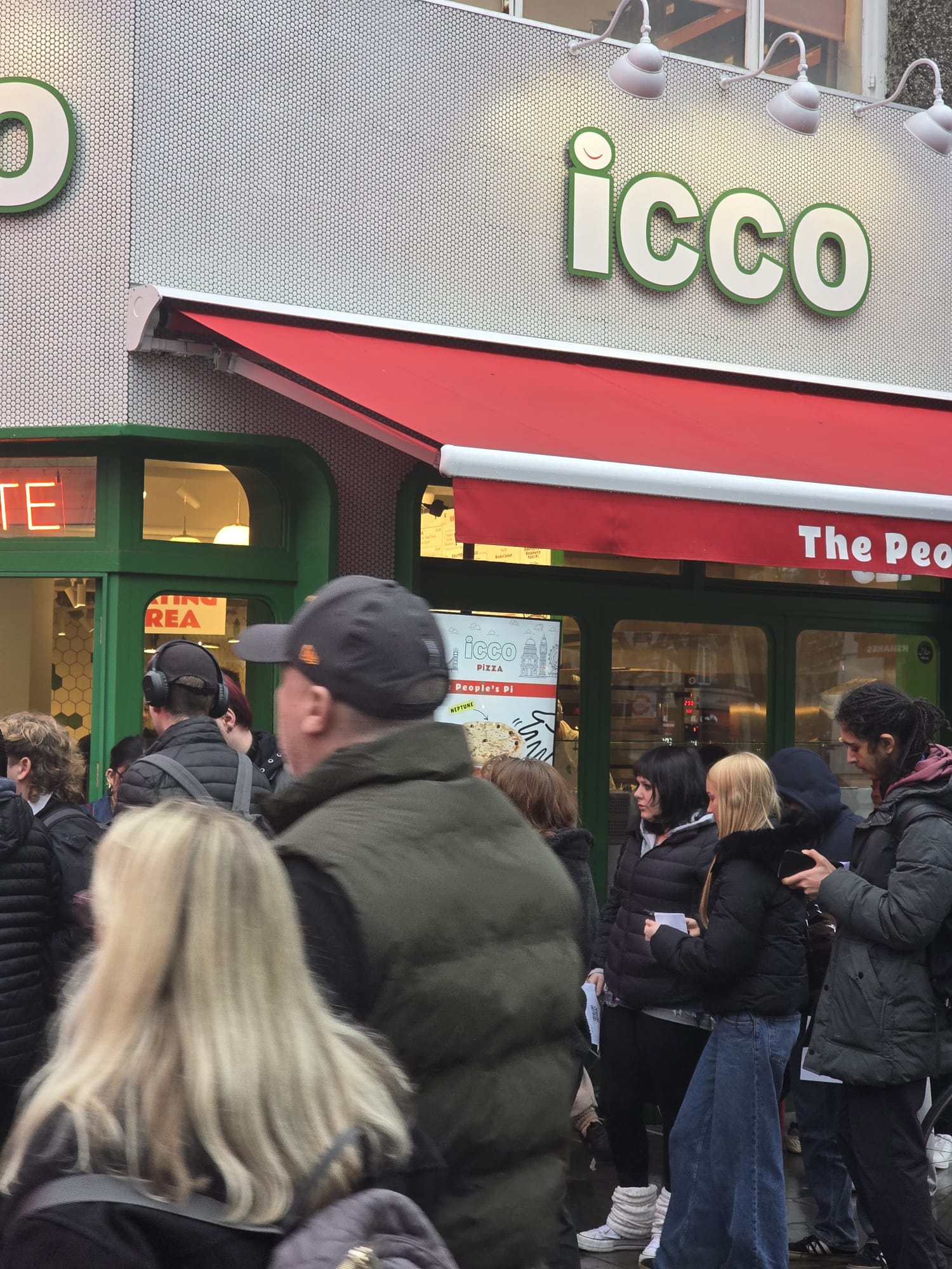 busy hour during lunch time at ICCO Pizza