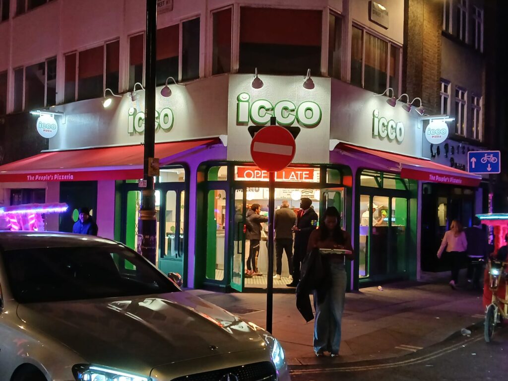 Quick affordable pizza lunch in Soho London